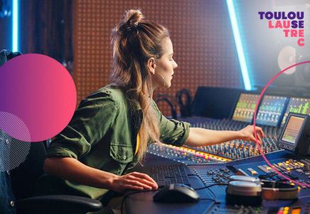 mujer productora musical